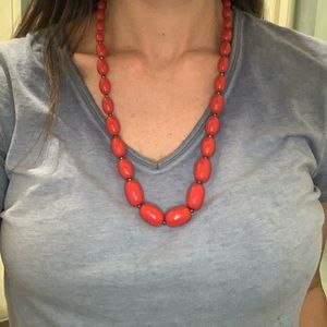 Vintage coral/red necklace. VGUC
